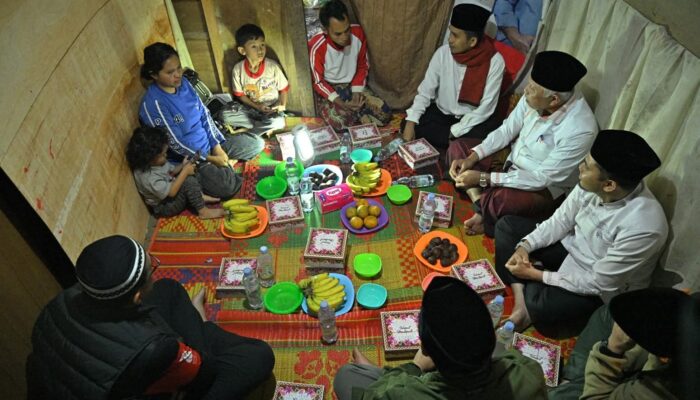 Cerita Warga Limapuluh Kota Kaget Dikunjungi Gubernur Pagi Buta: “Selama Ini Kami Cuma Lihat Bapak di TV”
