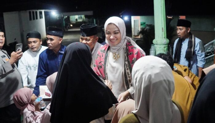 Bupati Annisa Santuni 100 Anak Yatim di Nagari Tabek Kecamatan Timpeh