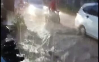 BREAKINGNEWS: Banjir dan Longsor Landa Nagari Koto Malintang Agam, Satu Mobil Tertimbun