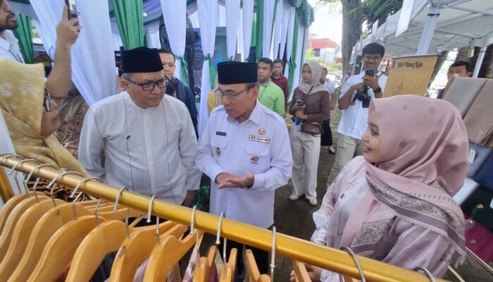 Daun Ramadan Zona KHAS Dibuka! Beragam Produk UMKM Tersaji di Kawasan Masjid Al Hakim Padang