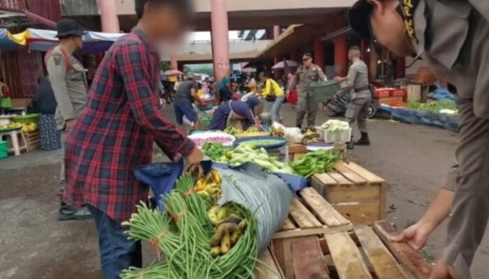 Tim Gabungan TNI/Polri dan Satpol PP Terus Tertibkan Pasar Raya Padang dari PKL-PKL Nakal